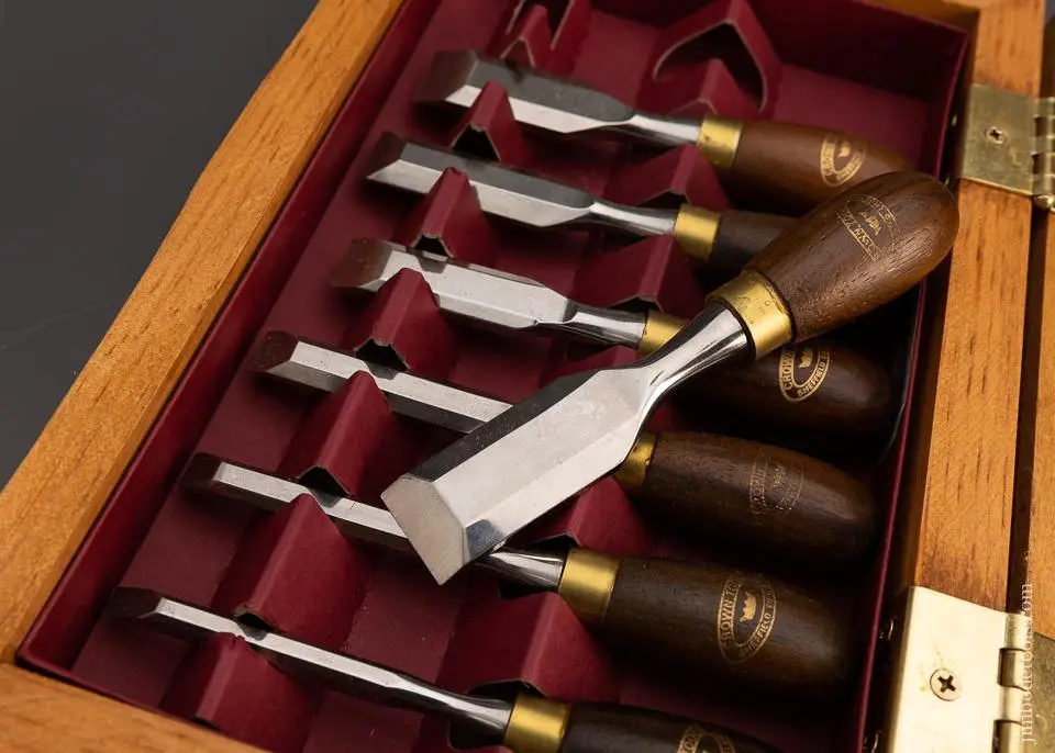 Mint Set Of 7 Rosewood Handle Butt Chisels By Crown Tools - 99134 1