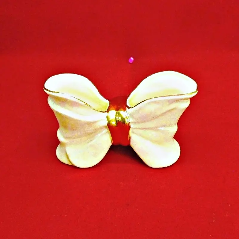 Iridescent Bowtie Vase With Gold Band 1