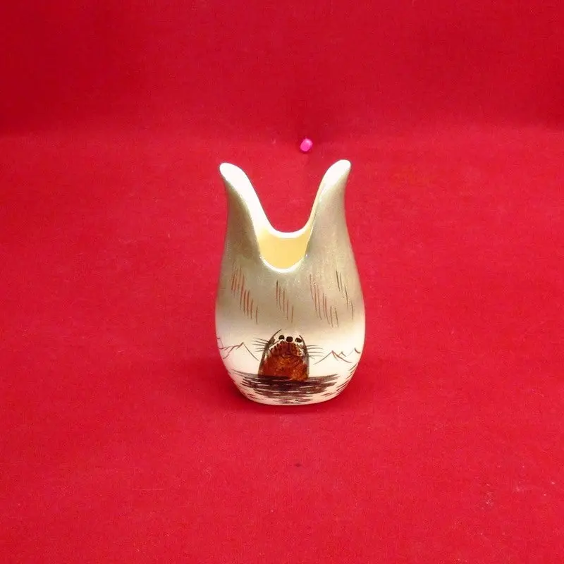 Handcrafted Alaska Seal Design Vase 1