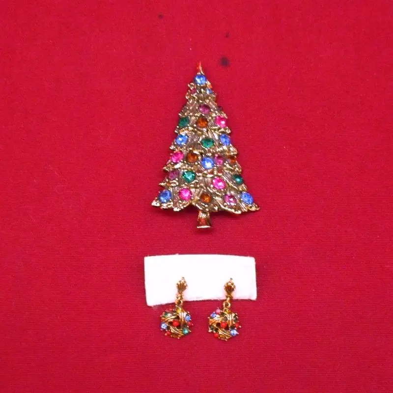 Christmas Brooch And Wreath Earring 1