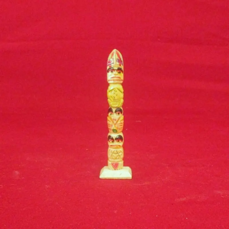 Hand Carved Totem Poles Sculptures 1