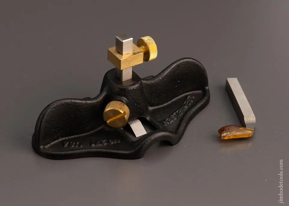 Mint Lie-Nielsen No. 271 Router Plane With 2 Cutters - 97670 1