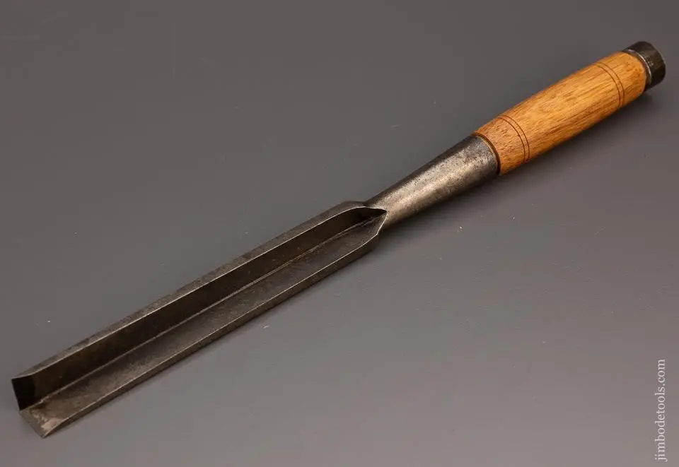 T.H. Witherby 7/8 Inch Corner Chisel - 97938 1
