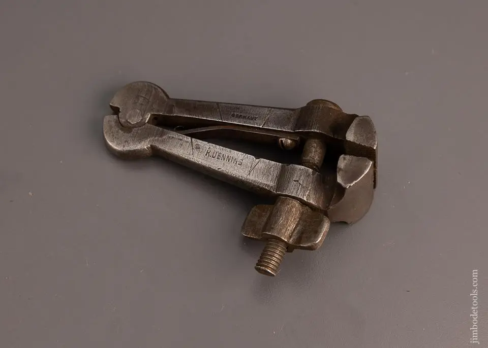 Excellent 4 1/4 Inch Hand Vise - 98204 1
