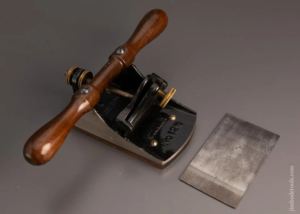 Fabulous Near Mint Stanley No. 12 Scraper Plane With 22 Point Toothing Iron - 98290 1