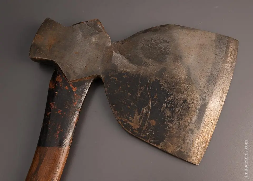 Gorgeous L.I. & J. White Axe In Original Paint - 98344 1