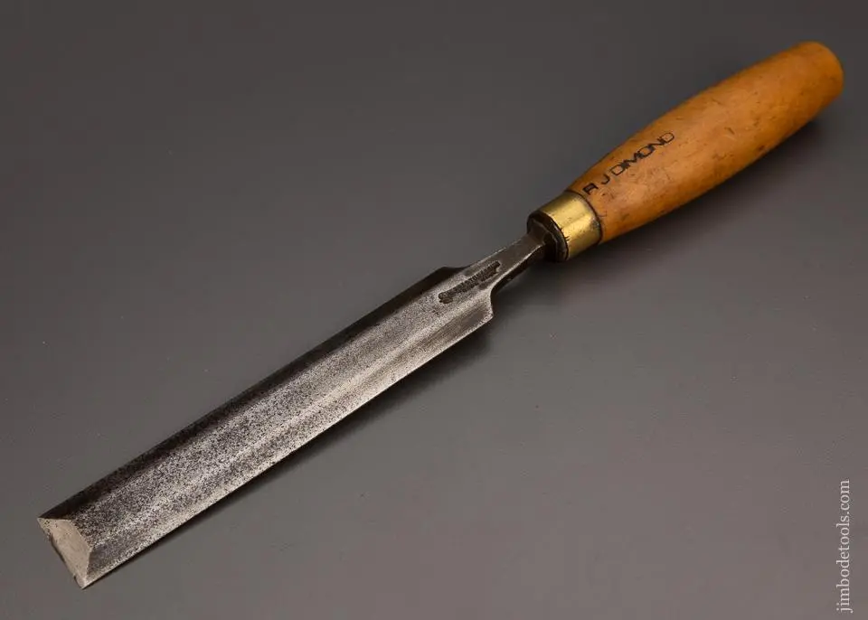 Long, Thin 1 1/4 Inch Boxwood Paring Chisel By E. Preston & Sons - 98755 1