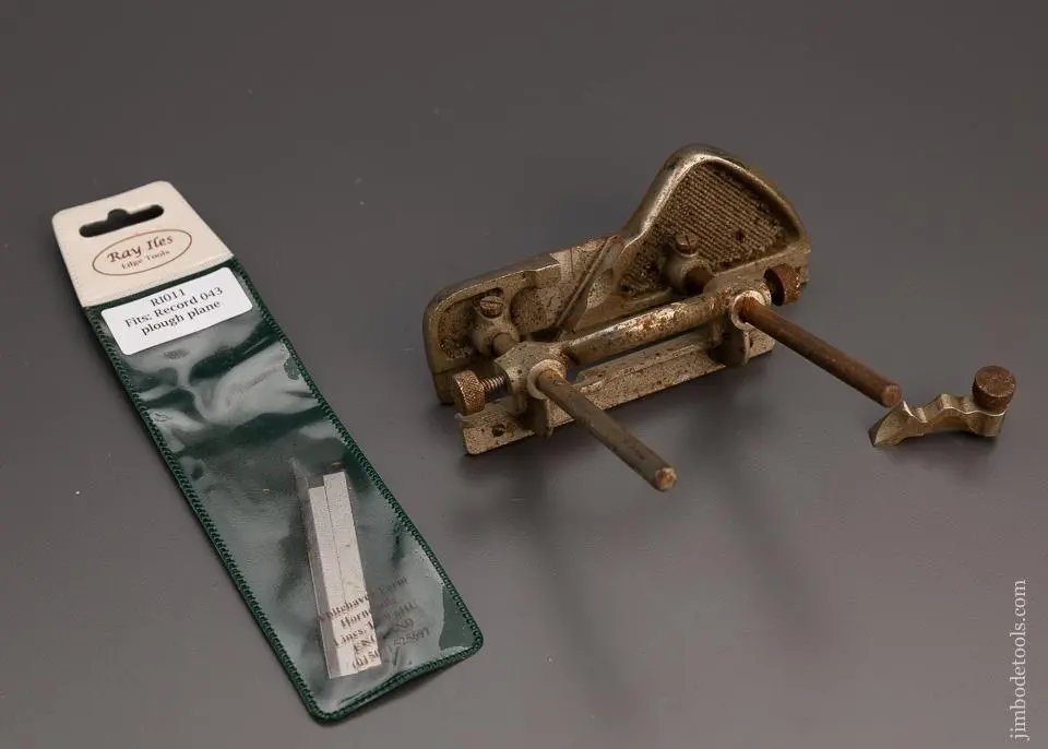 Record No. 043 Plow Plane With New Cutter Set - 98870 1